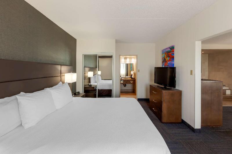キングサイズベッドのスタンダードルーム, Sheraton Frankfurt Airport Hotel & Conference Center