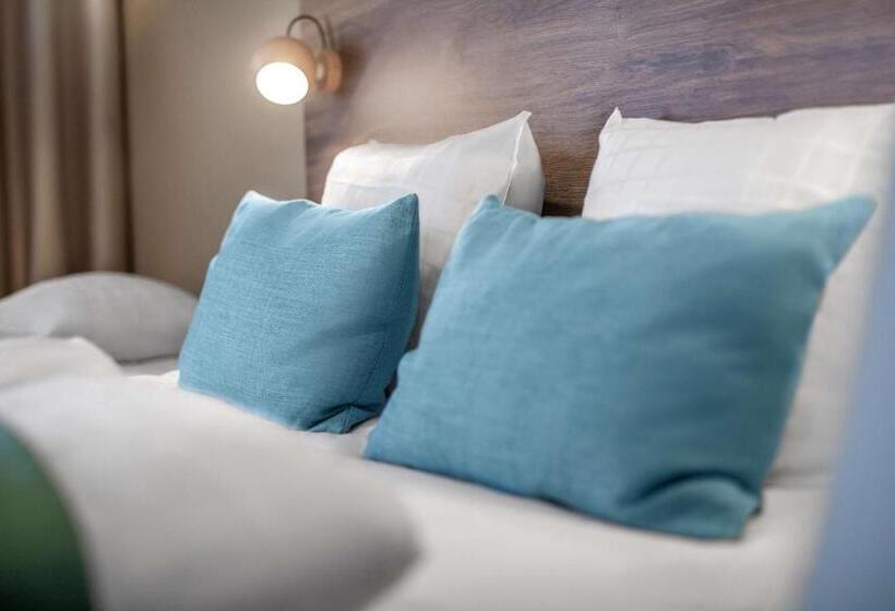 Семейный Номер, Quality Hotel The Reef