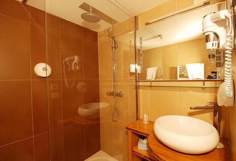 Superior Suite, Carlit