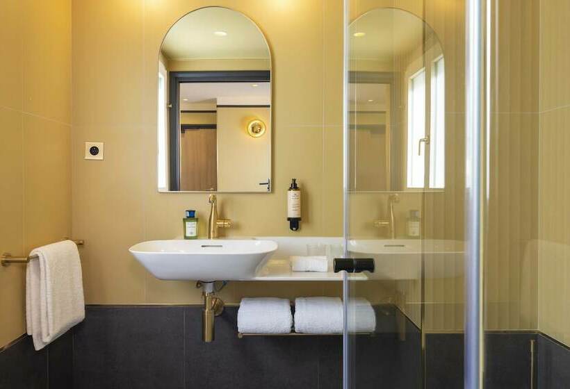 اتاق راحتی, Hôtel Jardin De Cluny
