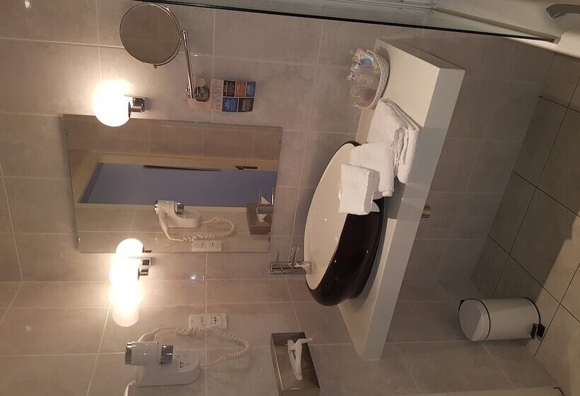 Номер Superior, Kyriad Saumur Hyper Centre Hôtel Appartements Et Spa Soins Sothys Paris
