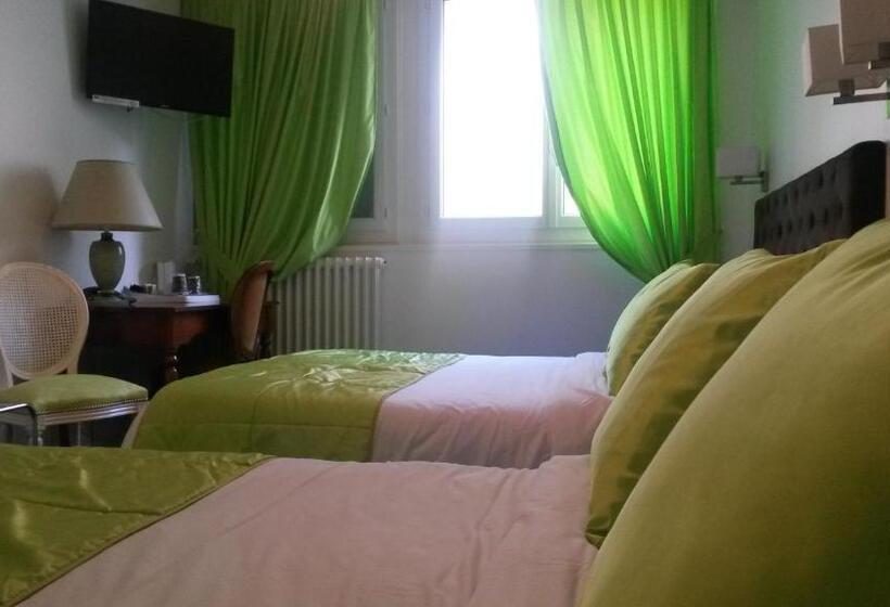 Семейный Номер, Kyriad Saumur Hyper Centre Hôtel Appartements Et Spa Soins Sothys Paris
