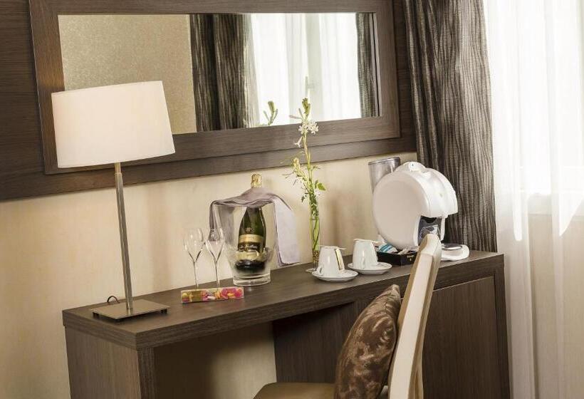 带大床的行政房间, Best Western Plus  Elixir Grasse