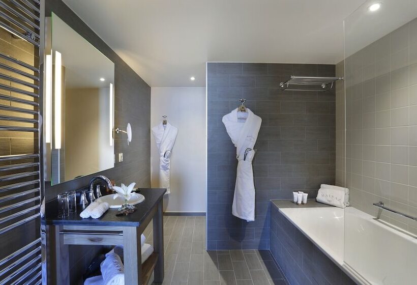 Полулюкс, Chalet Hôtel La Mainaz Restaurant & Resort