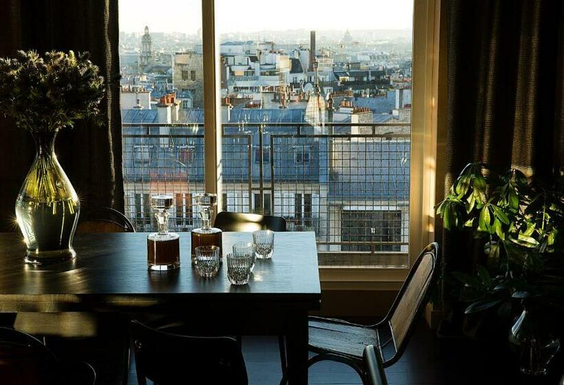 Suite Prestige, Le Chat Noir