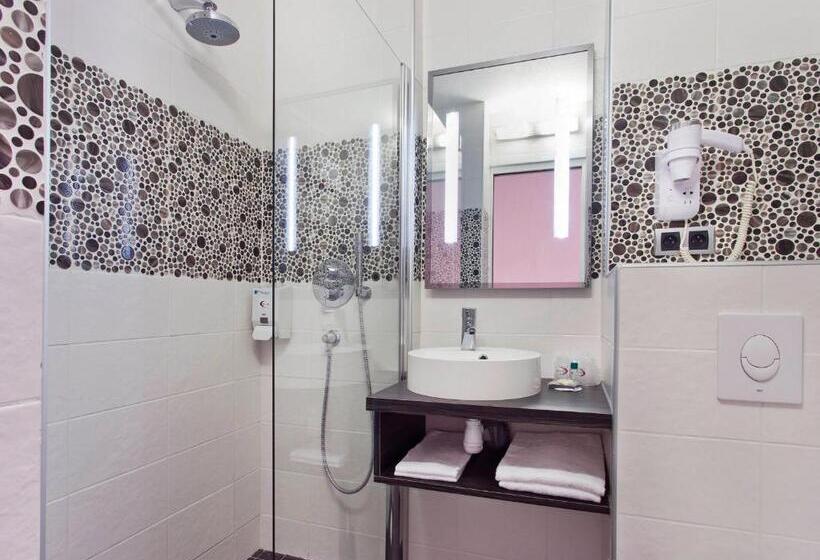 اتاق سوپریور با چشم‌انداز, Tourhotel Blois