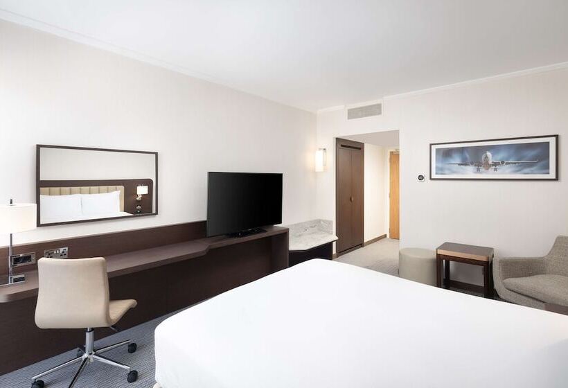 Номер Deluxe, Hilton London Gatwick Airport