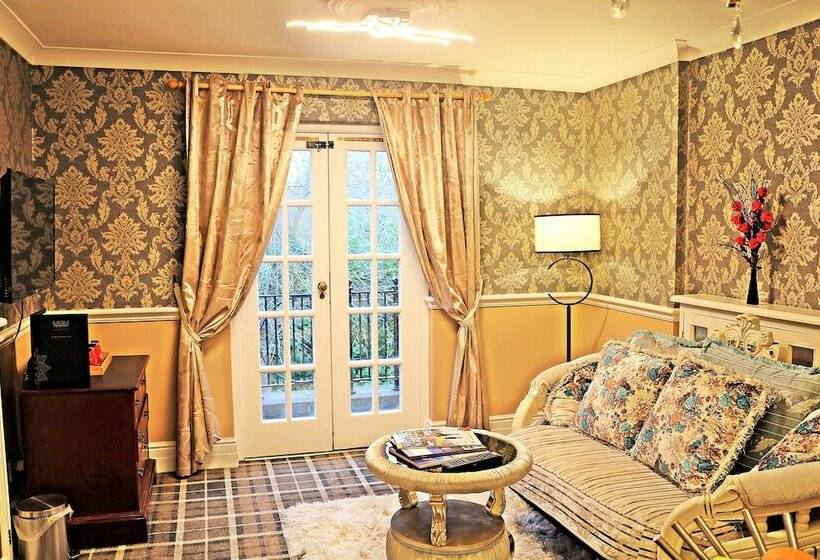 سوئیت پرزیدنت, Muthu Belstead Brook