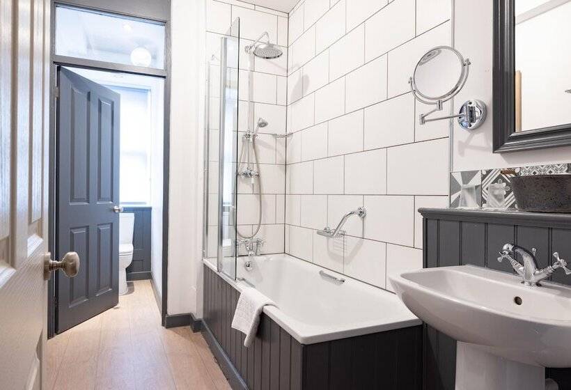 חדר משפחתי, The Harrogate Inn   The Inn Collection Group