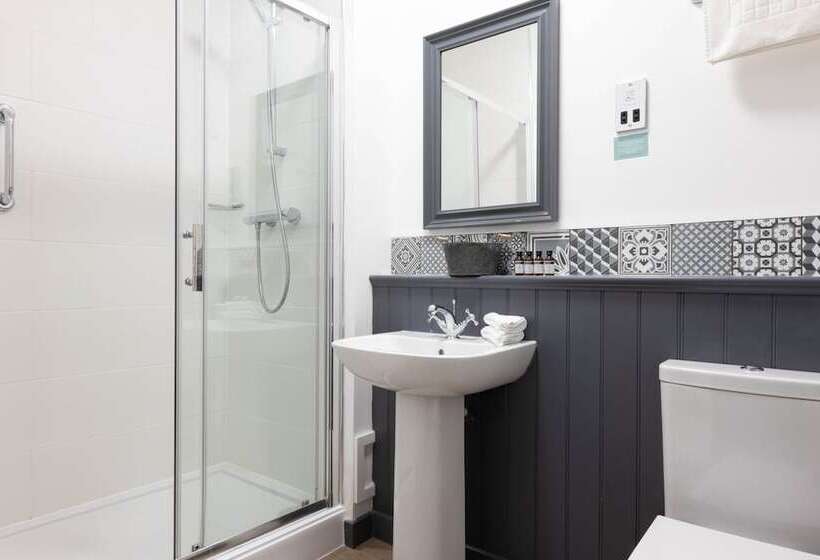 Семейный Номер, The Harrogate Inn   The Inn Collection Group