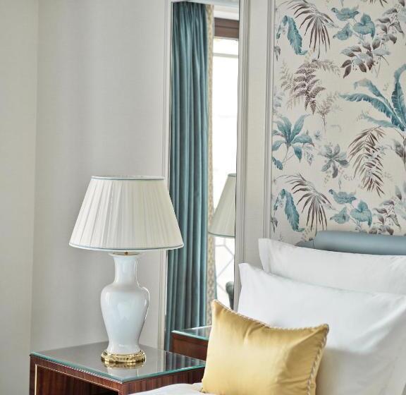带大床的行政房间, The Dorchester   Dorchester Collection