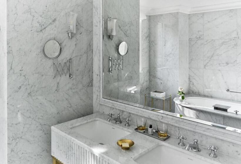 带大床的行政房间, The Dorchester   Dorchester Collection