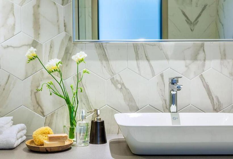 سوئیت پنت هاوس, Ammon Zeus Luxury Beach