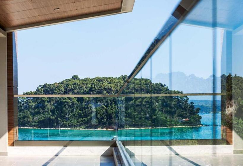 سوئیت پنت هاوس, Ammon Zeus Luxury Beach