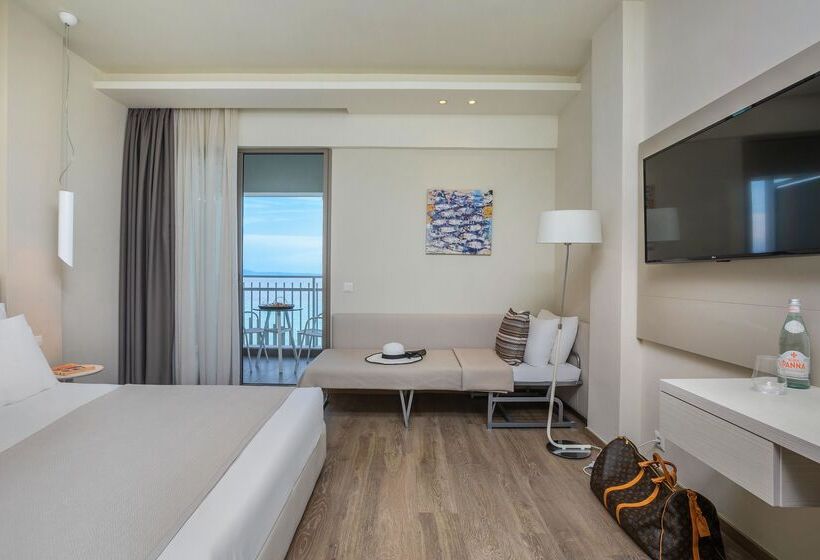 اتاق لوکس با چشم‌انداز دریا, Ammon Zeus Luxury Beach