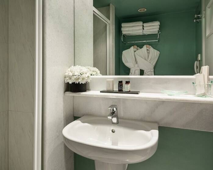 Superior Interior Room, City Hotel Thessaloniki
