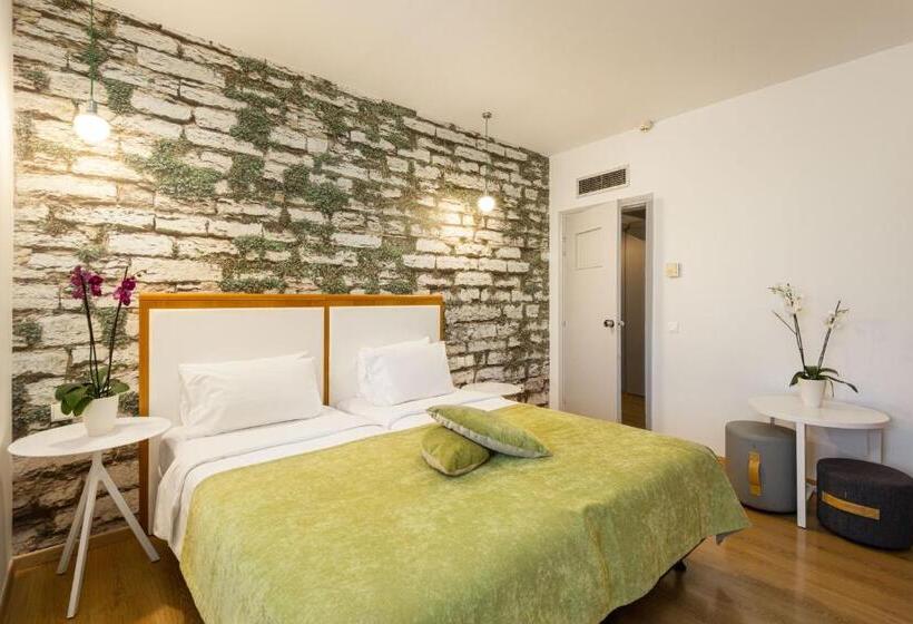 Superior Interior Room, City Hotel Thessaloniki