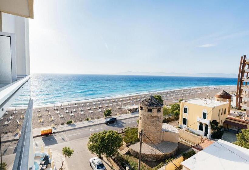 غرفة قياسية إطلالة جانبية علي البحر, Riviera