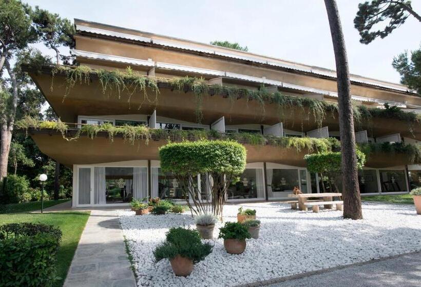 آپارتمان یک خوابه با دری مشترک که هال را جدا می کند., Augustus Hotel & Resort