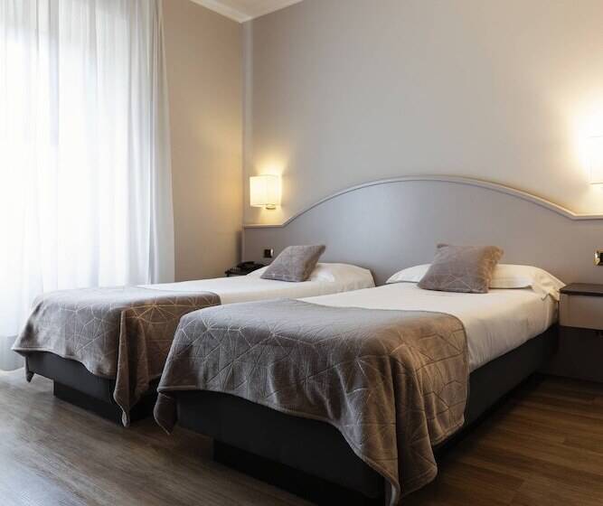 اتاق استاندارد سه نفره, Mokinba Hotels Baviera