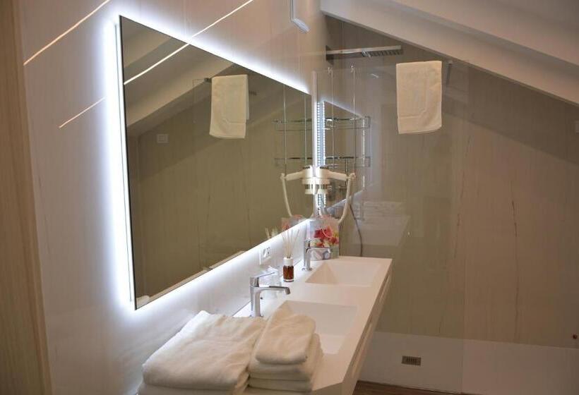 스위트, Grand Hotel Liberty