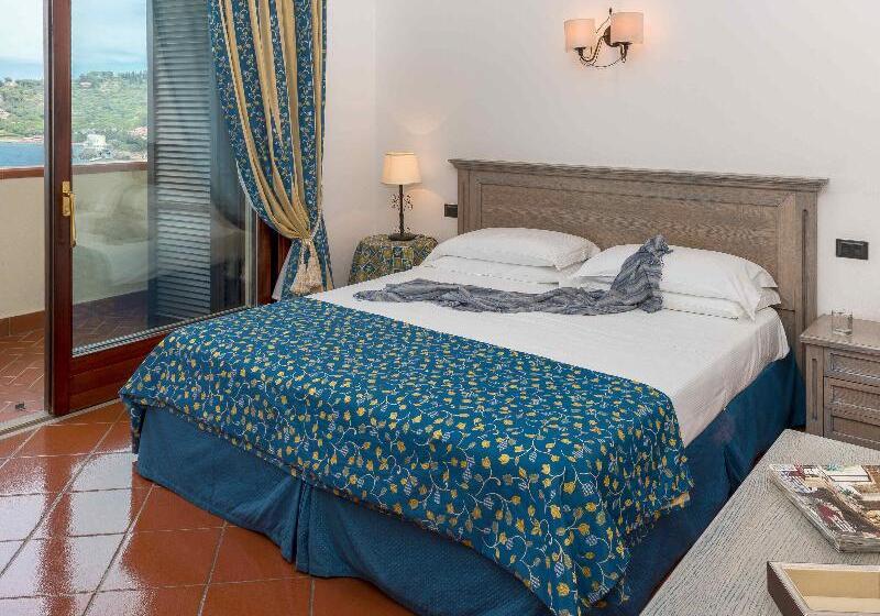 جناح مطلّ علي البحر, Albergo Filippo Ii