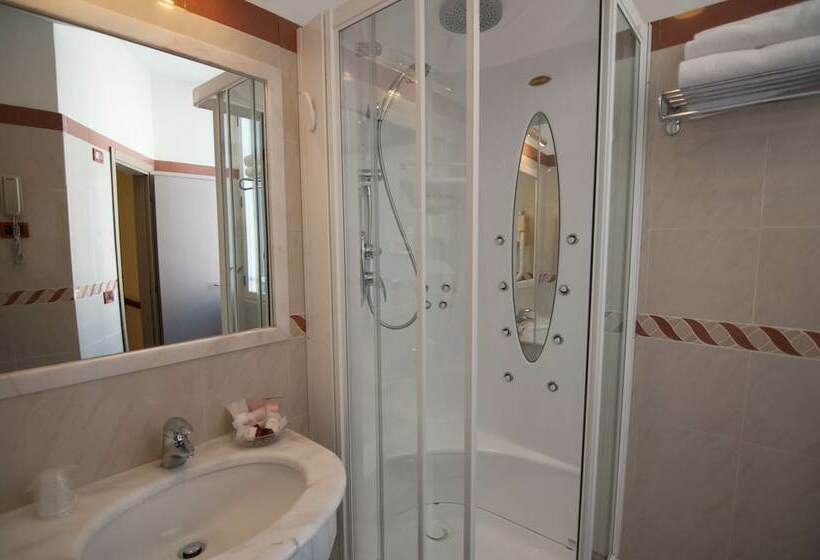 اتاق استاندارد چهار تخته, Palladium Palace