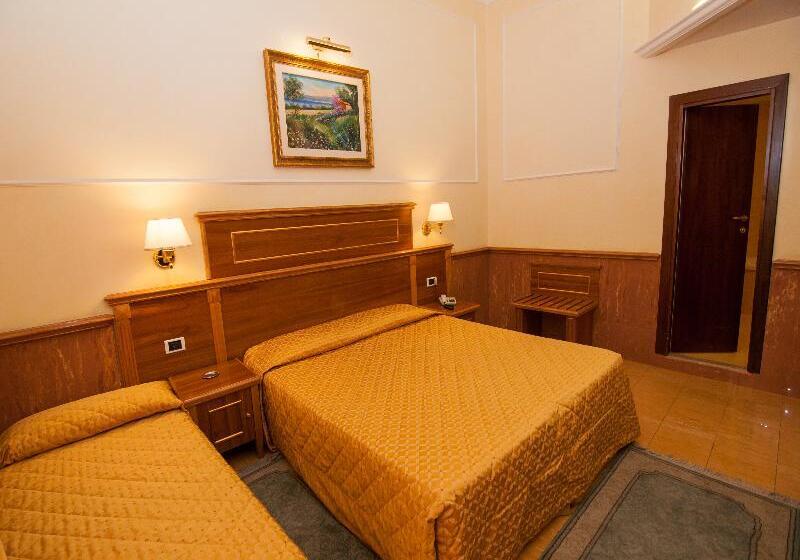 اتاق استاندارد سه نفره, Palladium Palace