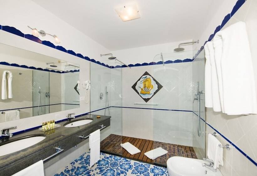 اتاق استاندارد سه نفره, Savoia