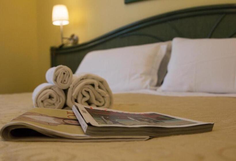 غرفة قياسية إطلالة جانبية علي البحر, Albergo Belsoggiorno