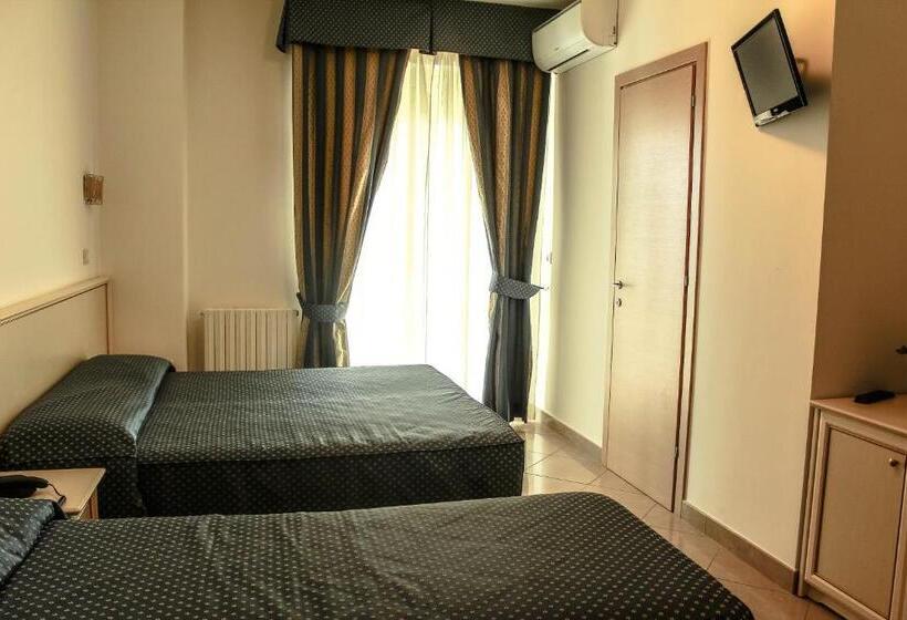 اتاق استاندارد سه نفره, Holiday