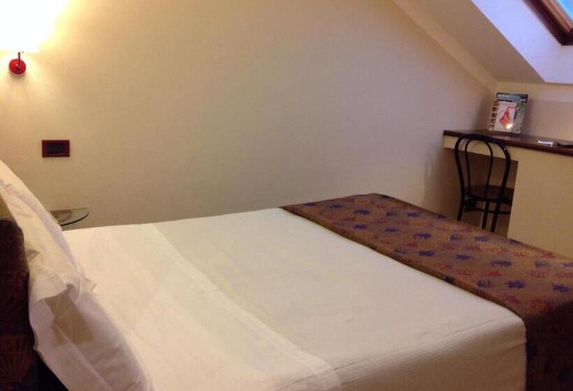 Quarto Estandar Individual, Royal Torino Centro Congressi