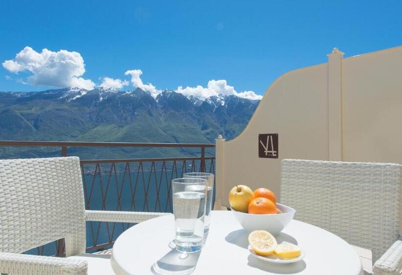 Superior room with lake view, Village Hotel Lucia