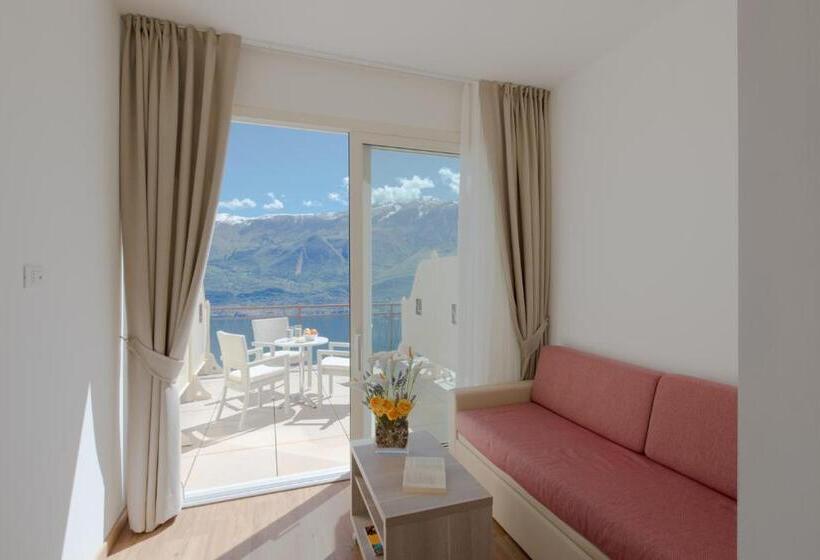 Superior room with lake view, Village Hotel Lucia