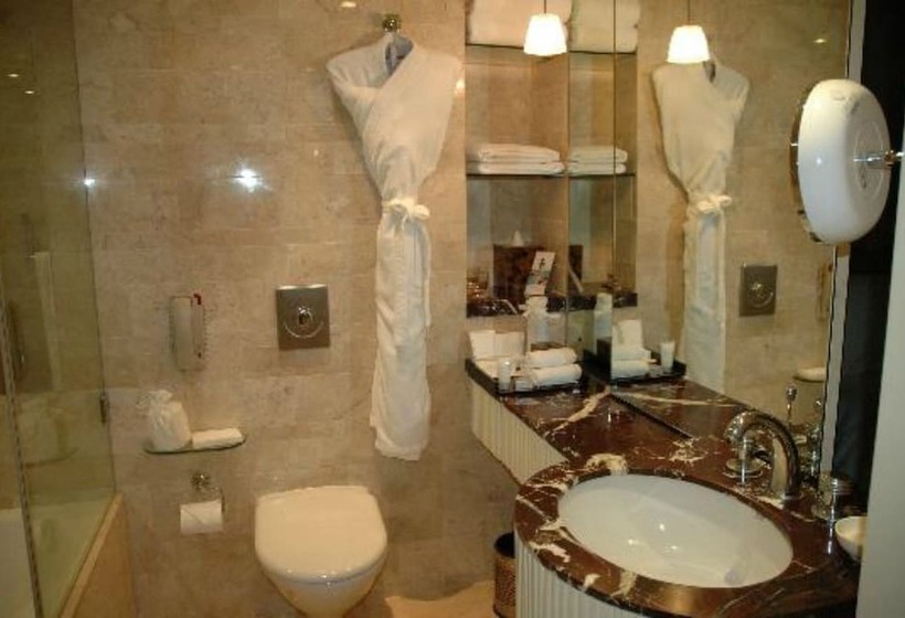 Premium Room Pool View, The Leela Mumbai