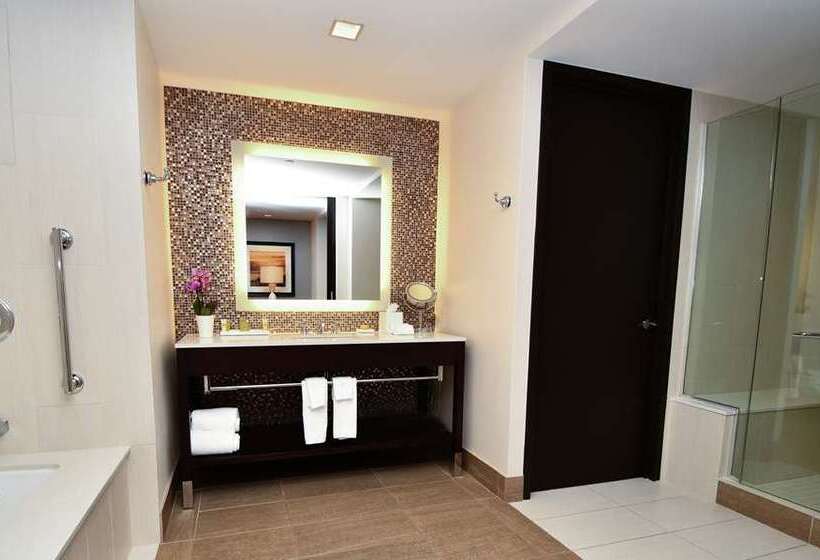 Люкс Deluxe Кровать Кинг, Hilton Petaling Jaya