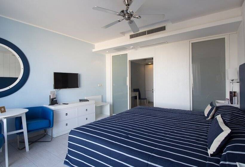 اتاق استاندارد با تراس و چشم‌انداز دریا, Db Seabank Resort + Spa All Inclusive