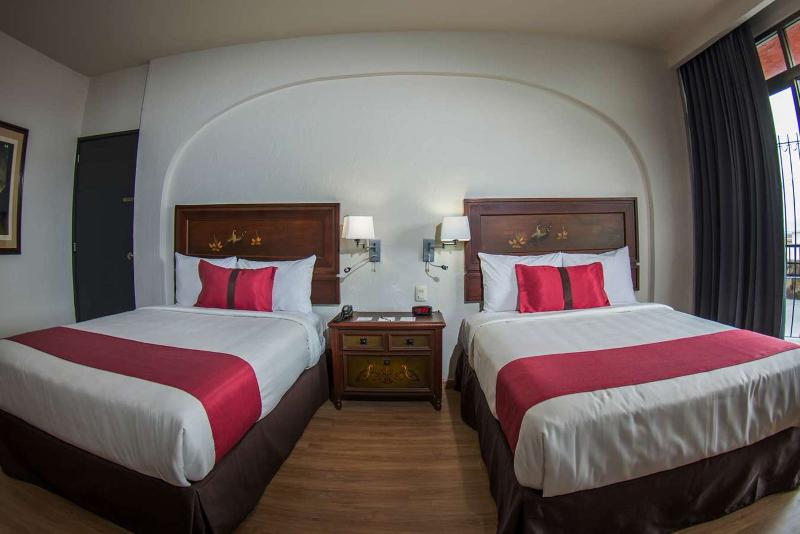 Chambre Supérieure, Fenix