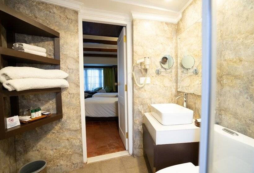 اتاق استاندارد, Fish Tail Lodge