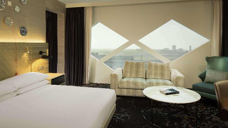 Номер Стандарт Кровать Кинг Адаптированный для Инвалидов, Hilton Amsterdam Airport Schiphol