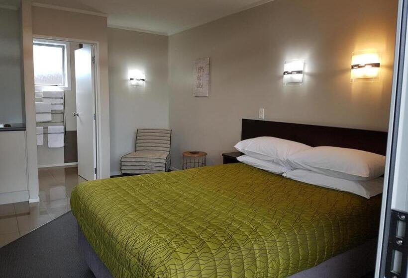 스탠다드 스튜디오, Aspree Motor Inn