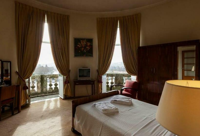 اتاق رمانتیک, Astoria