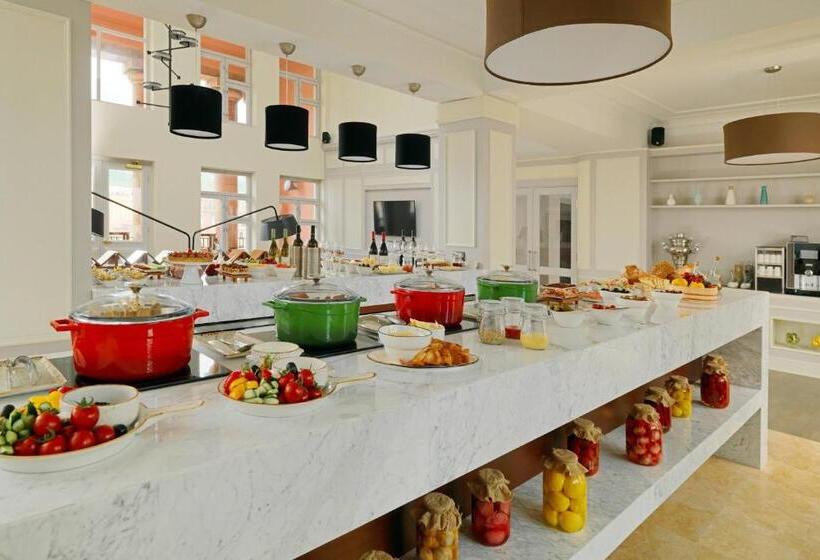 キングサイズベッドのエクゼクティブルーム, Armenia Marriott Hotel Yerevan