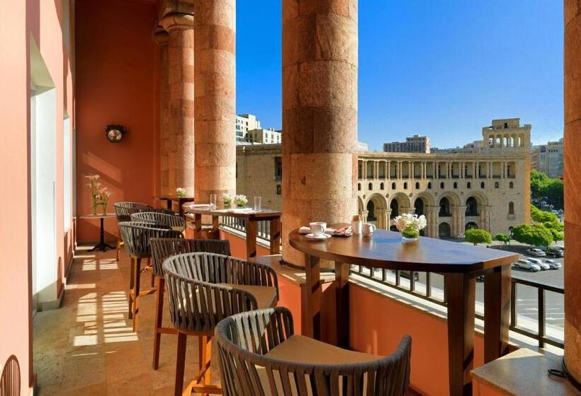 이그제큐티브 룸 킹사이즈 침대, Armenia Marriott Hotel Yerevan