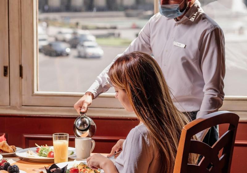 キングサイズベッドのデラックスルーム, Armenia Marriott Hotel Yerevan