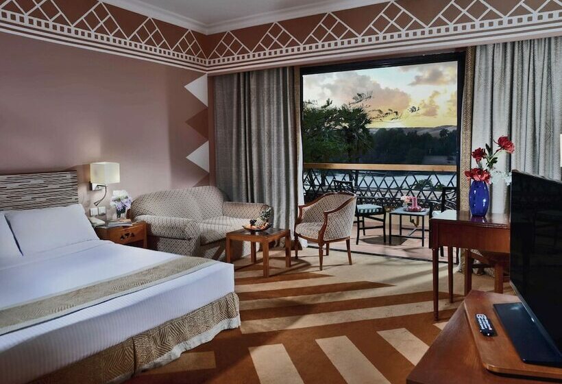 اتاق سوپریور با چشم‌انداز استخر, Movenpick Resort Aswan