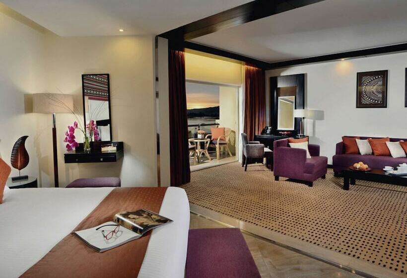 اتاق سوپریور با چشم‌انداز استخر, Movenpick Resort Aswan