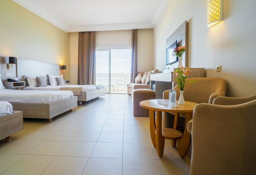 Camera Familiare Vista Mare, Riadh Palms Resort & Spa