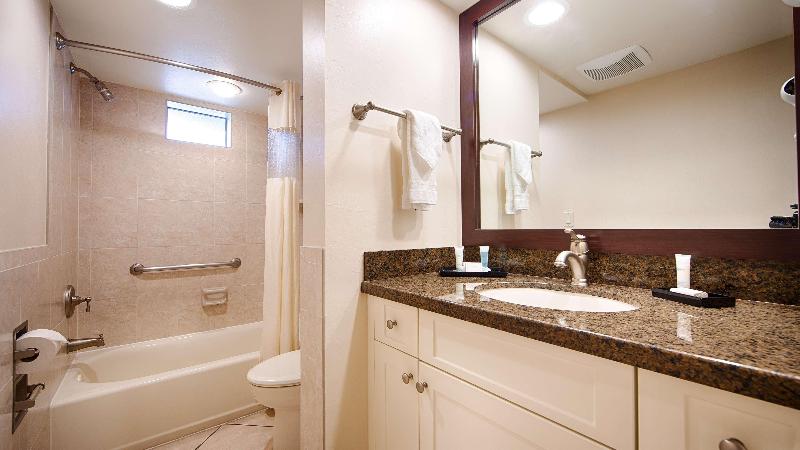 스위트 킹사이즈 침대, Best Western Plus Beach Resort