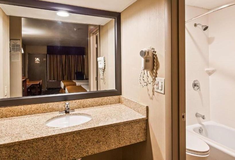 带大床的行政房间, Best Western Gateway Adirondack Inn
